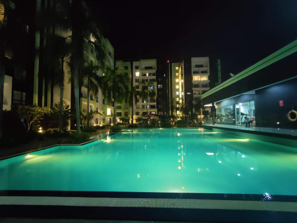 KT's Homestay-- Corner Unit - Manhattan Ipoh with Water Park for 6-9 Pax photo