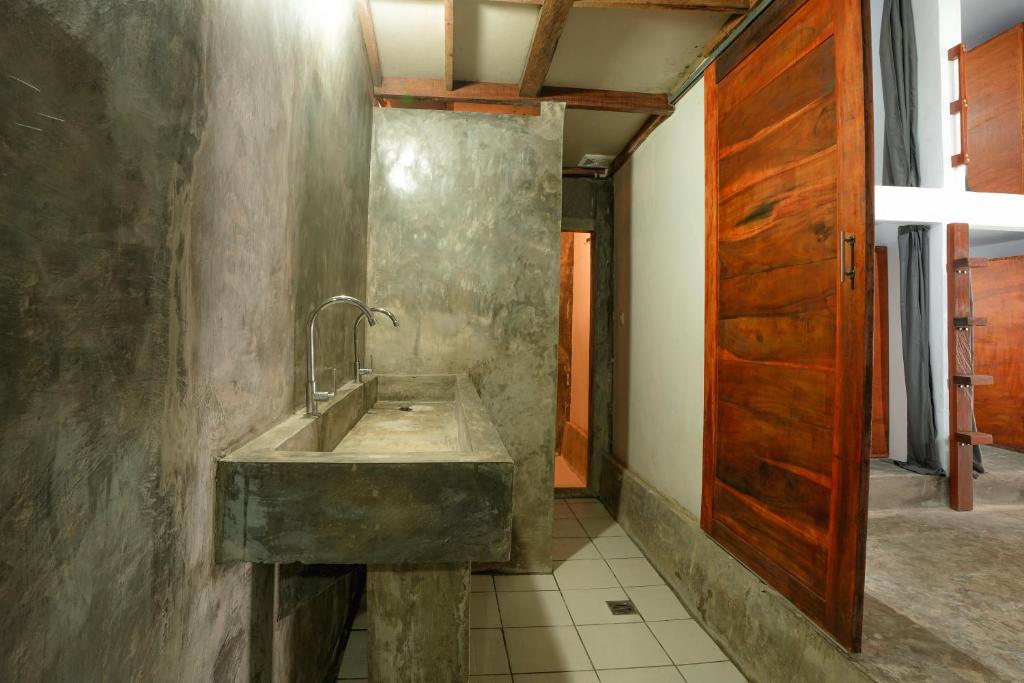Waiwas Hostel photo