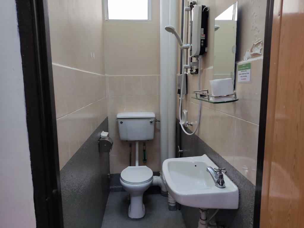 Penang Tanjung Bungah Medium Cost Apartment Stay photo