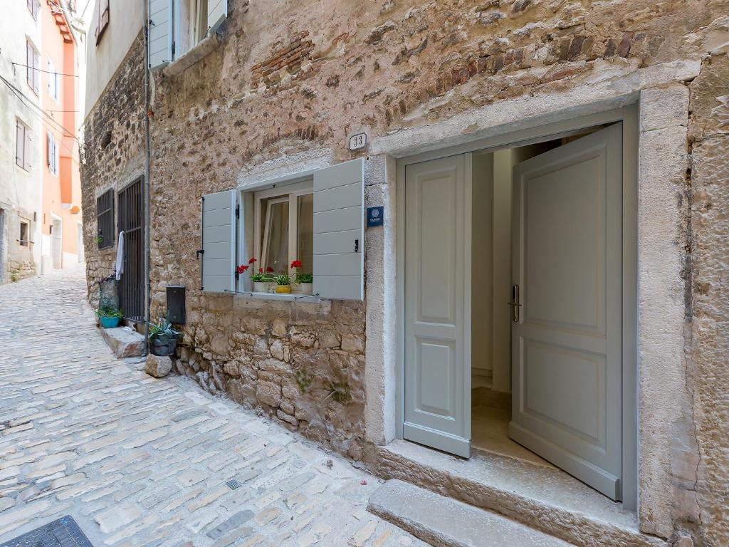 Cozy Montalbano Studios by Irundo photo