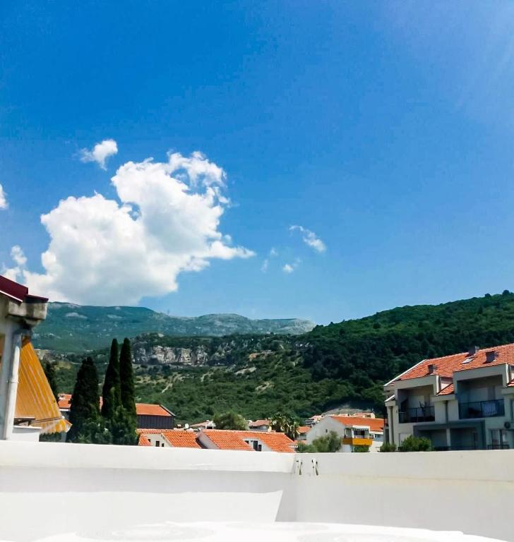 Mirko Apartments Budva — Hotel in Budva