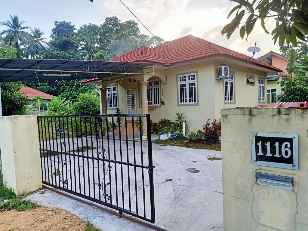 Nurul Amin Guest House Pantai Cahaya Bulan Kota Bharu photo