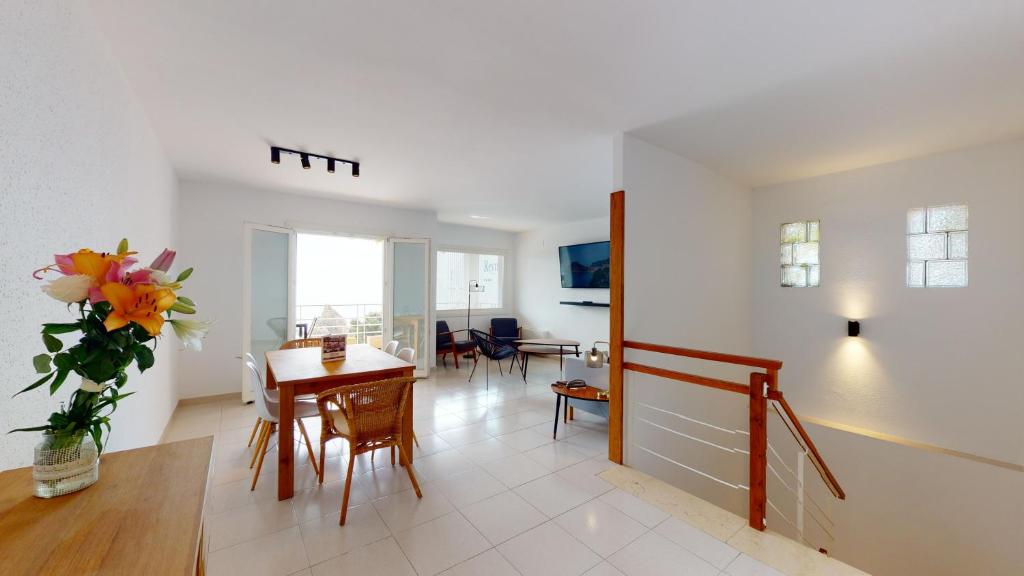 Villa Reymar - diseño y vistas al mar - 2