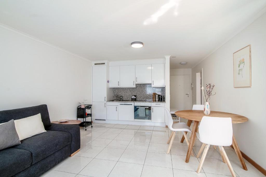 Minusio Apartment by Quokka 360 - bright and modern flat with balcony, Minusio