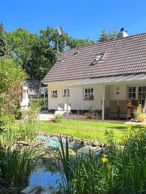 Ein märchenhaftes Haus im Wald