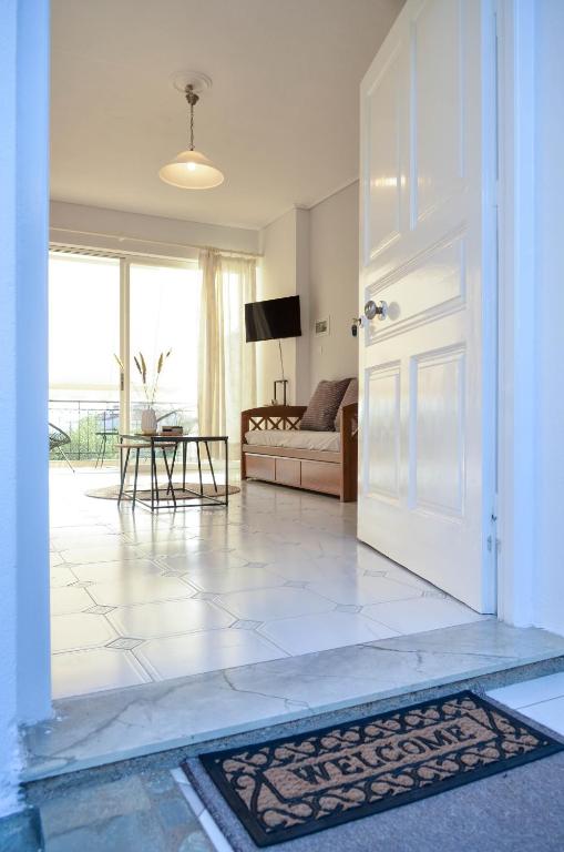 Minimal Sea House, Avia