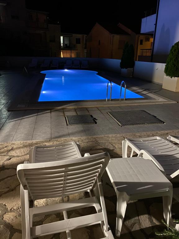 Deluxe Pool Apartment 3 - 5