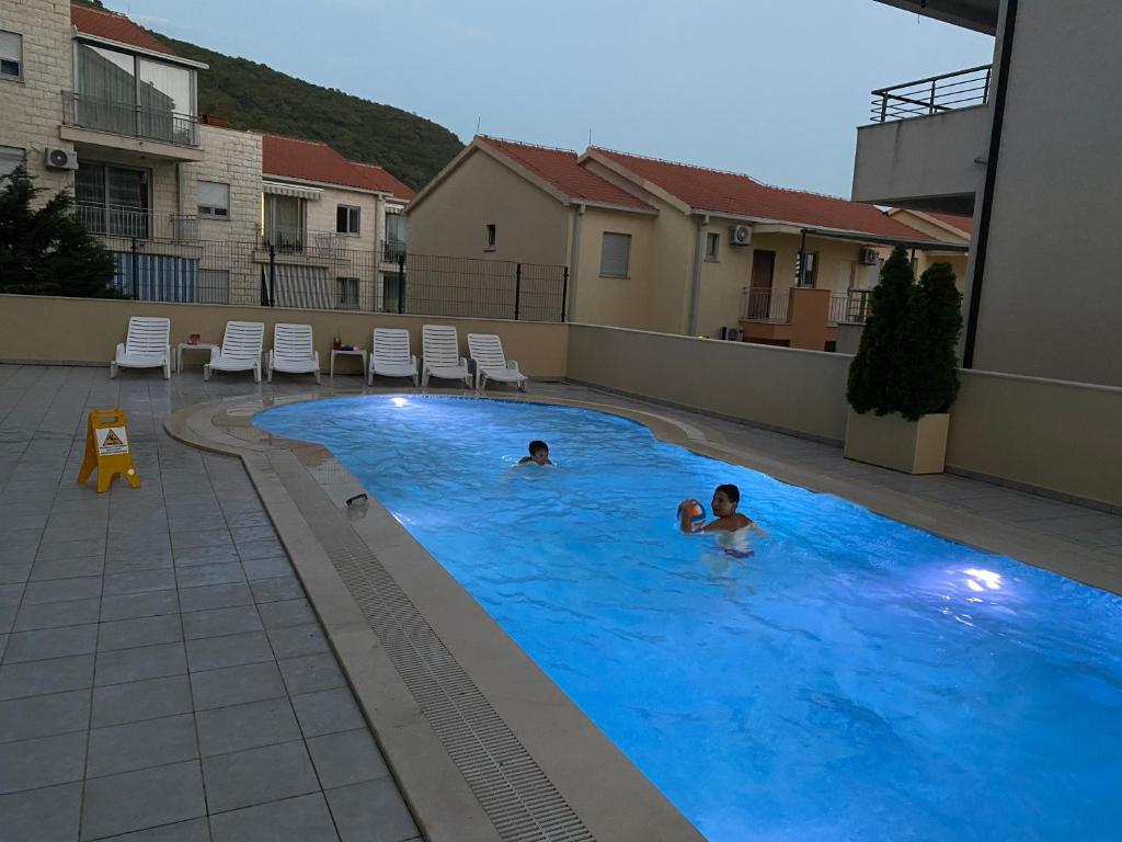 Deluxe Pool Apartment 3 - 2