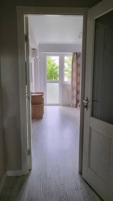 Spacious APT in the Center next to MallDova Mall photo