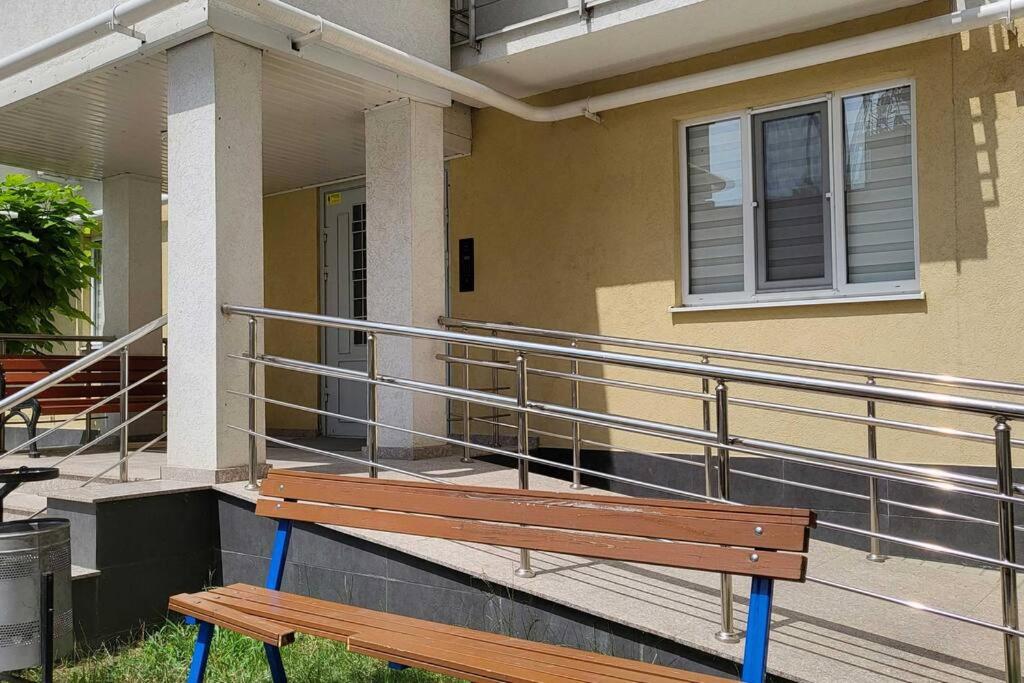Spacious APT in the Center next to MallDova Mall photo