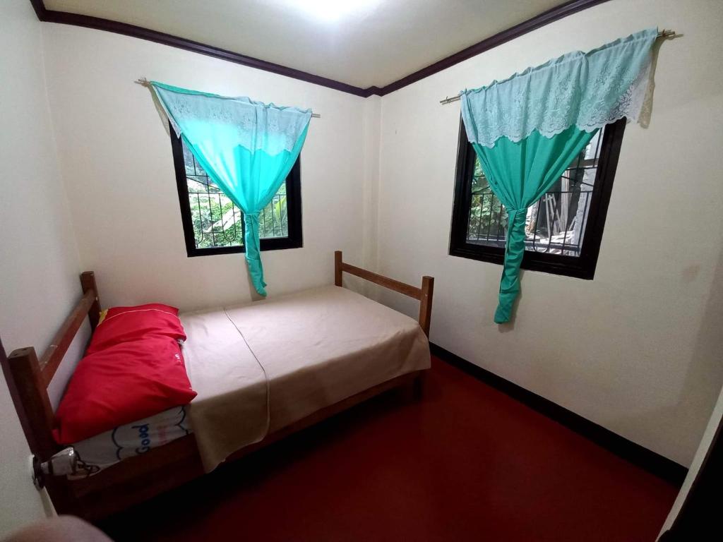 Lovely 4 bedroom apartment with free parking photo