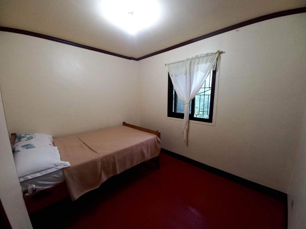 Lovely 4 bedroom apartment with free parking photo