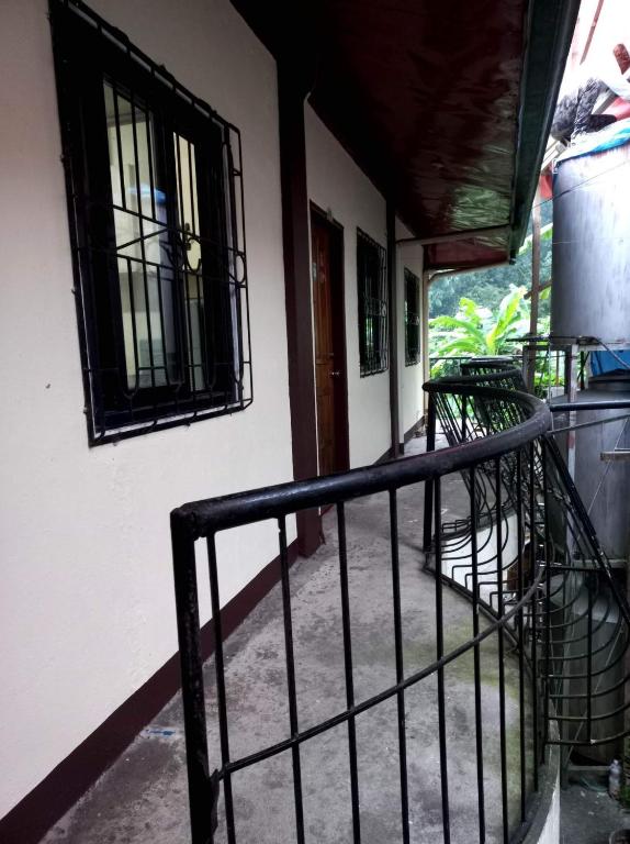 Lovely 4 bedroom apartment with free parking photo