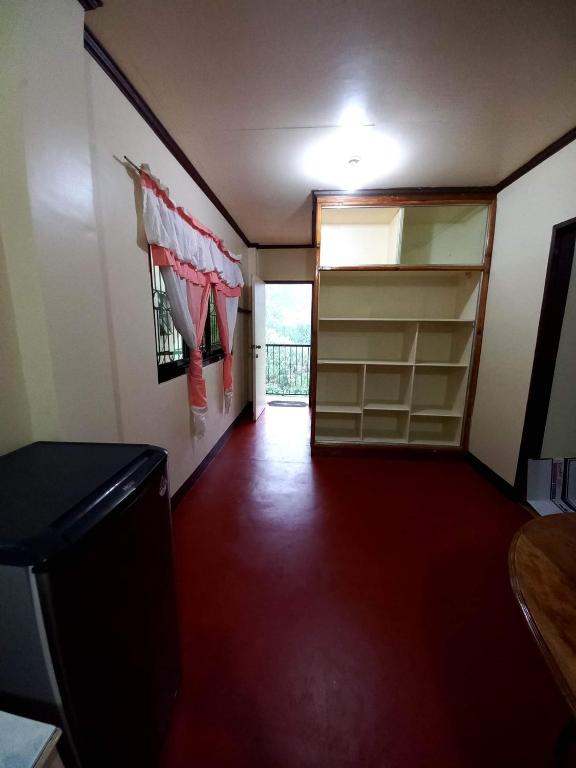 Lovely 4 bedroom apartment with free parking photo