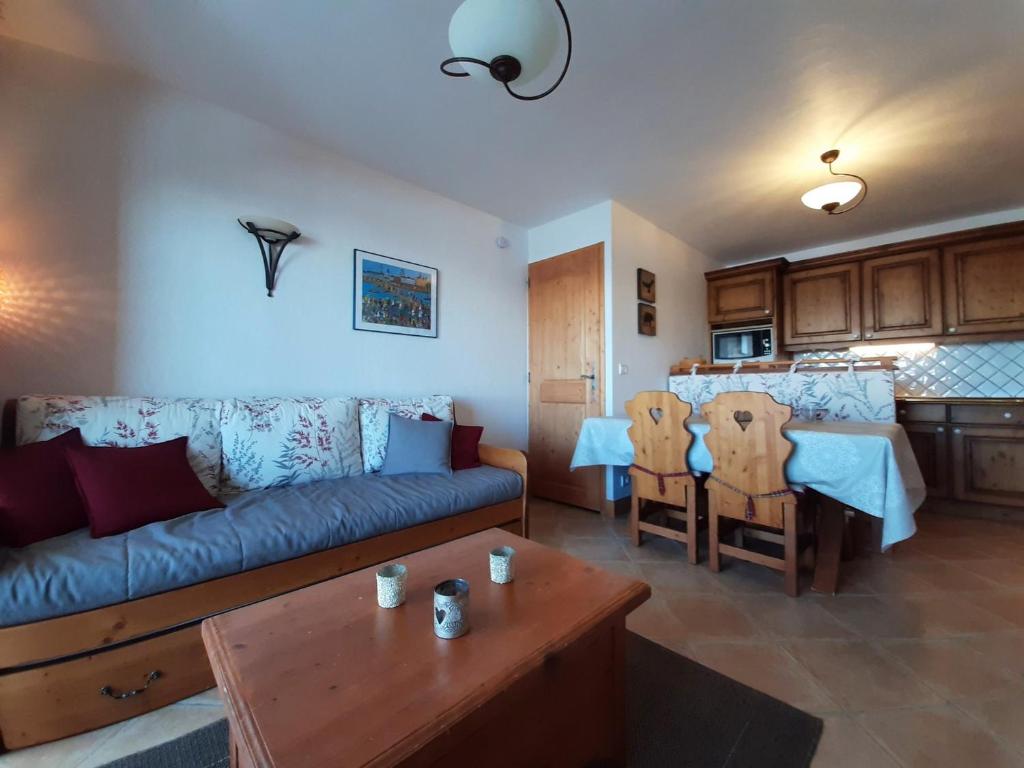 Appartement calme avec balcon, accès direct aux pistes - FR-1-346-417 - 2