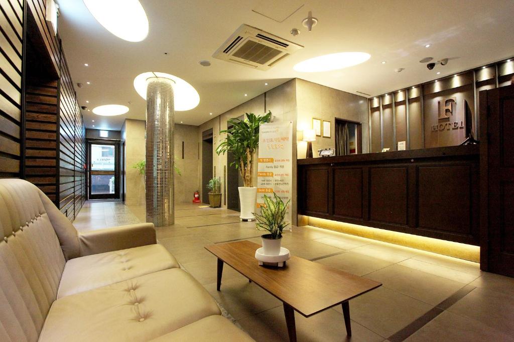 F Hotel Yeongdeungpo photo