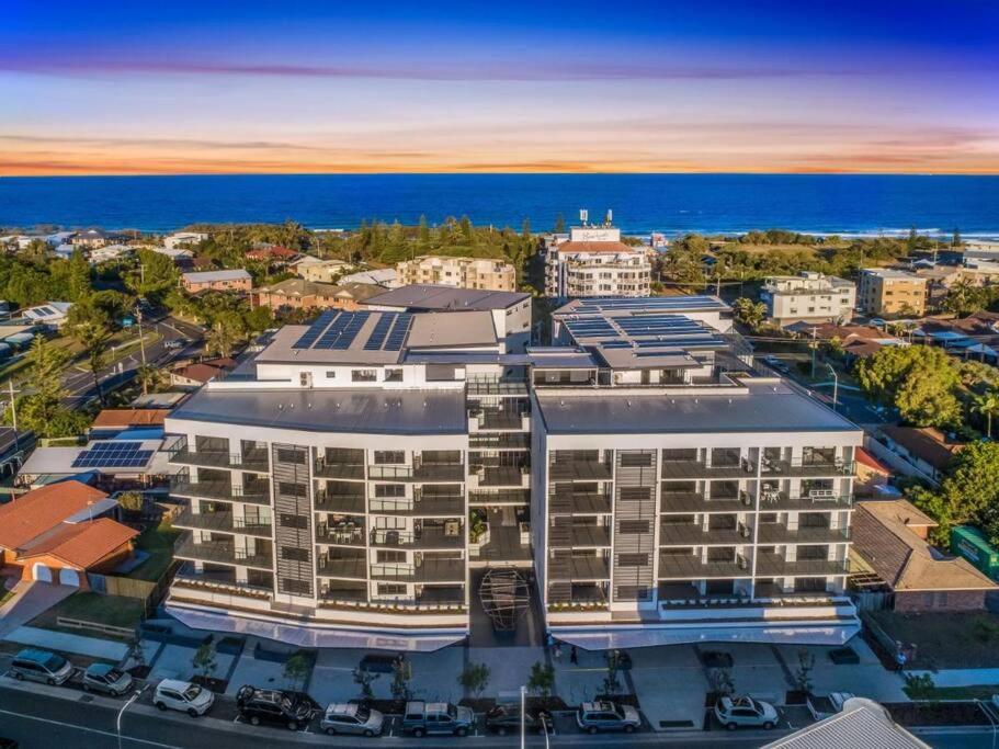 Resort Style 3 Bed 2 Bath, 200m from Beach photo
