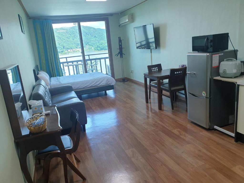 LaHoya Pension photo