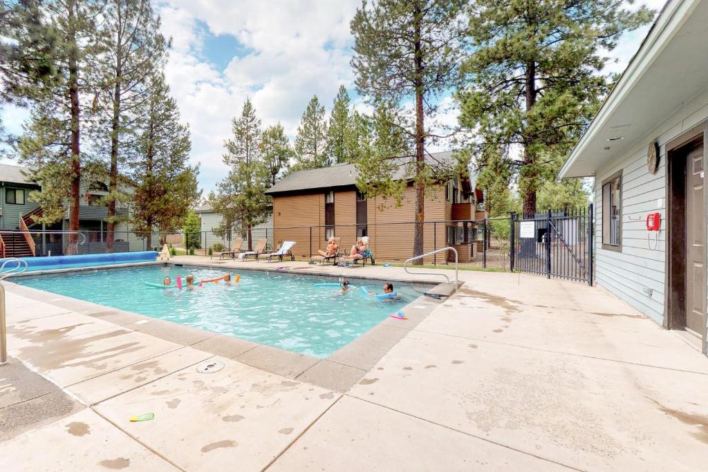 Powder Village G-1 | Discover Sunriver photo