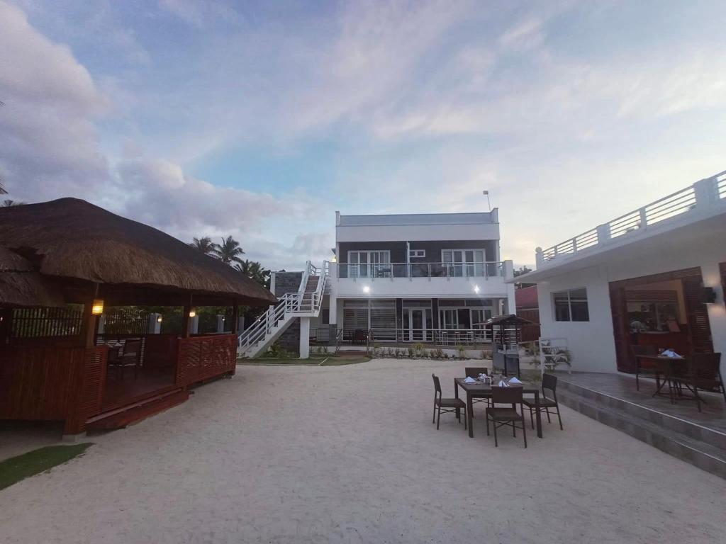Maykenn Beach photo