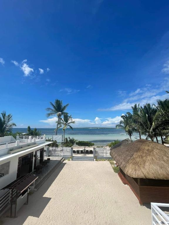 Maykenn Beach — Hotel in Cebu