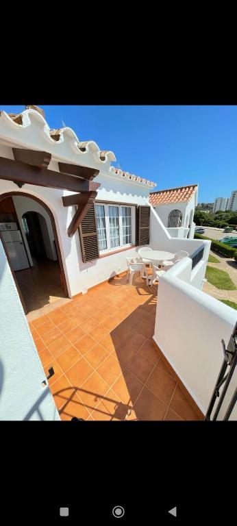 Bonito apartamento con terrazas y aparcamiento. — Hotel in Menorca