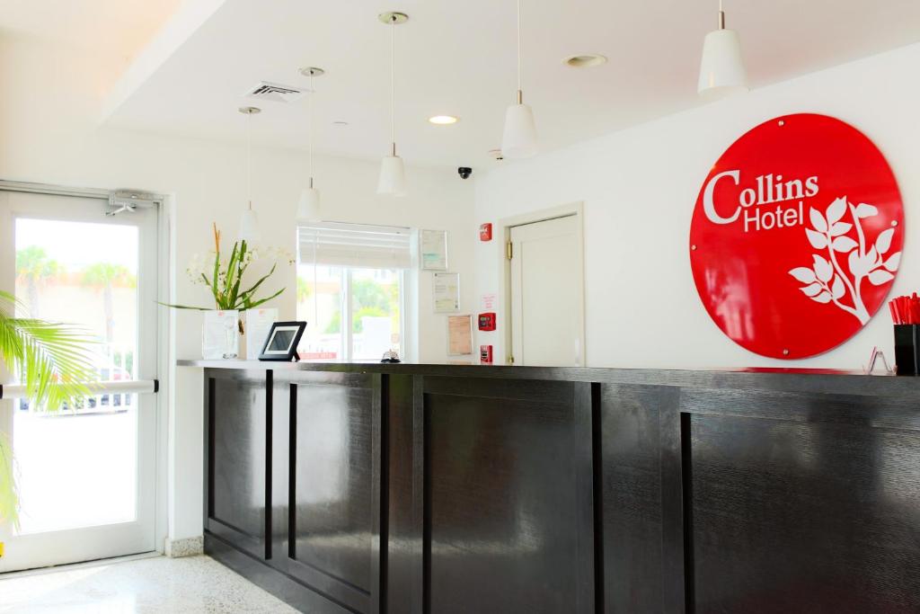 Collins Hotel photo