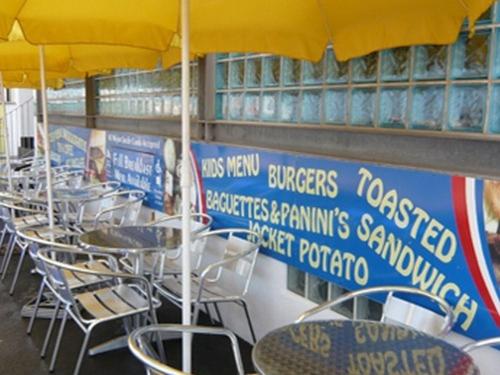 Dutchman Hotel 外観