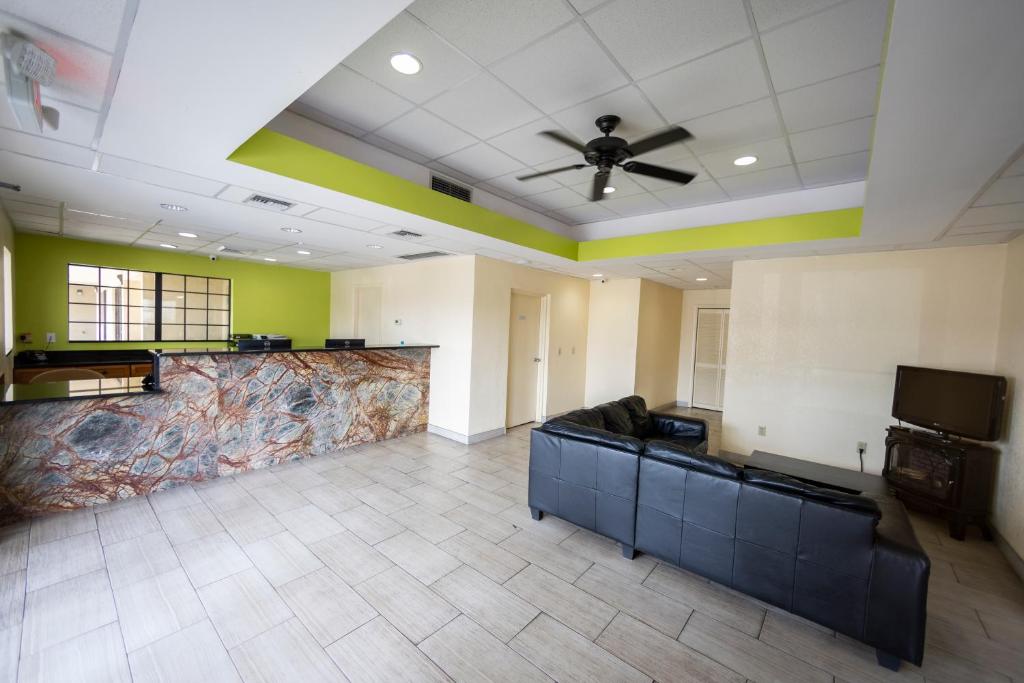 Ocean Breeze Inn photo