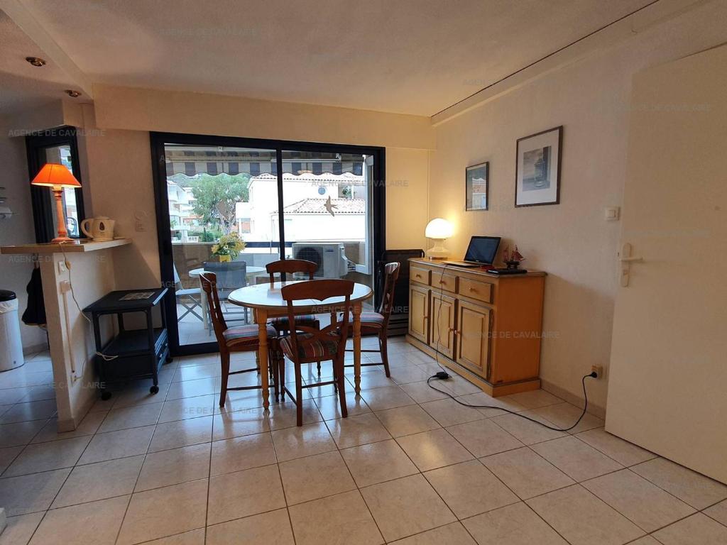 T2 climatisé au cœur de Cavalaire, avec terrasse, garage, proche des plages et commerces - FR-1-100-277 - 2