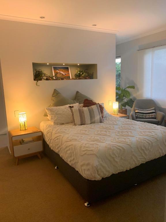 Platypus Retreat Maleny-farm feel close to town
