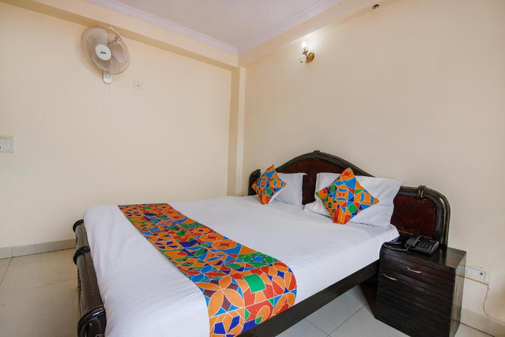 Collection O 37373 Hotel Sapphire photo