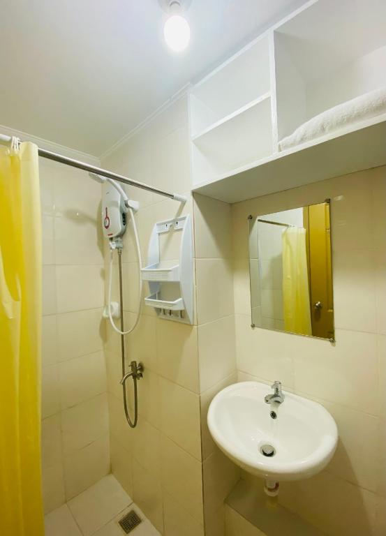8 Spatial Condominium photo