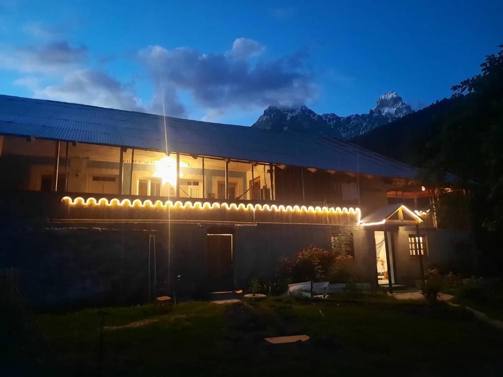 Guest House Pangani — Hotel in Mazeri