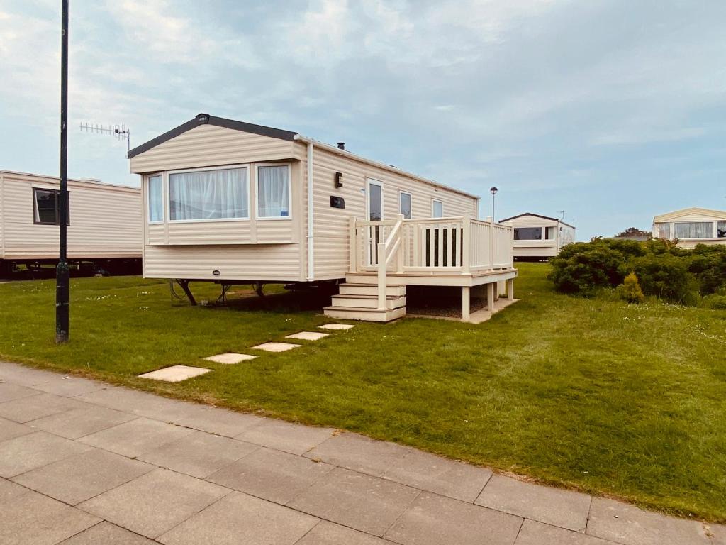 The Hideaway, Cayton