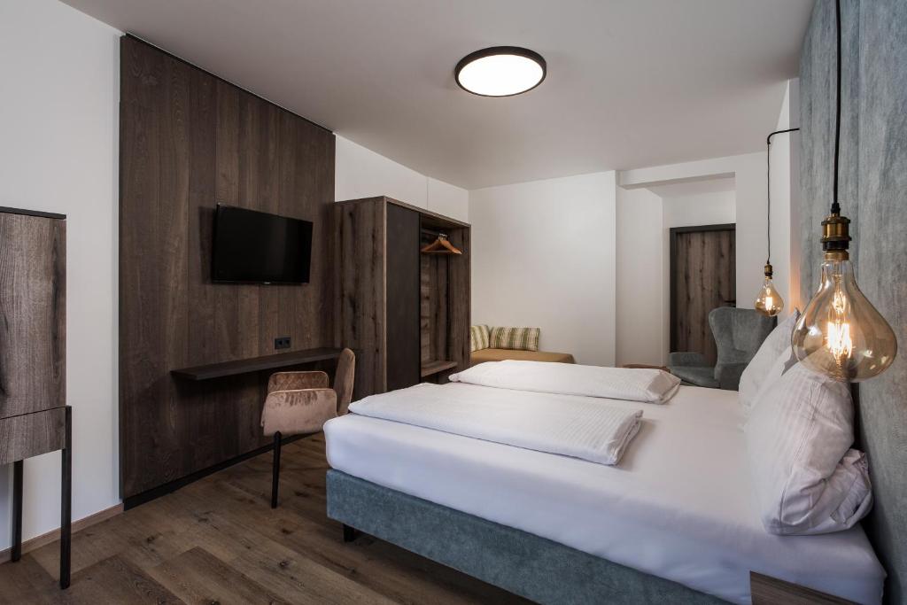 Superior Double Room with Balcony