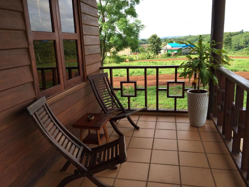 Balcony/terrace, Green Plateau Lodge in Banlung