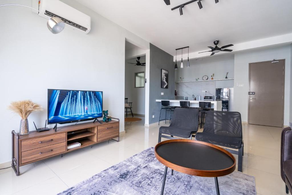 Cozy 3-bedroom condo with pool 6 pax | Semarak photo