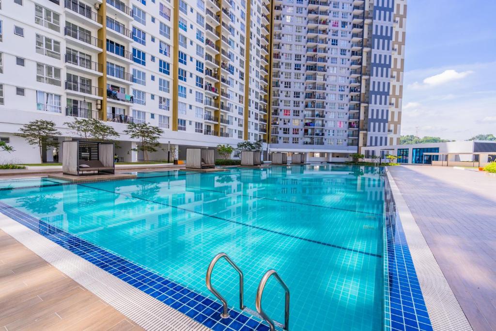 Cozy 3-bedroom condo with pool 6 pax | Semarak photo
