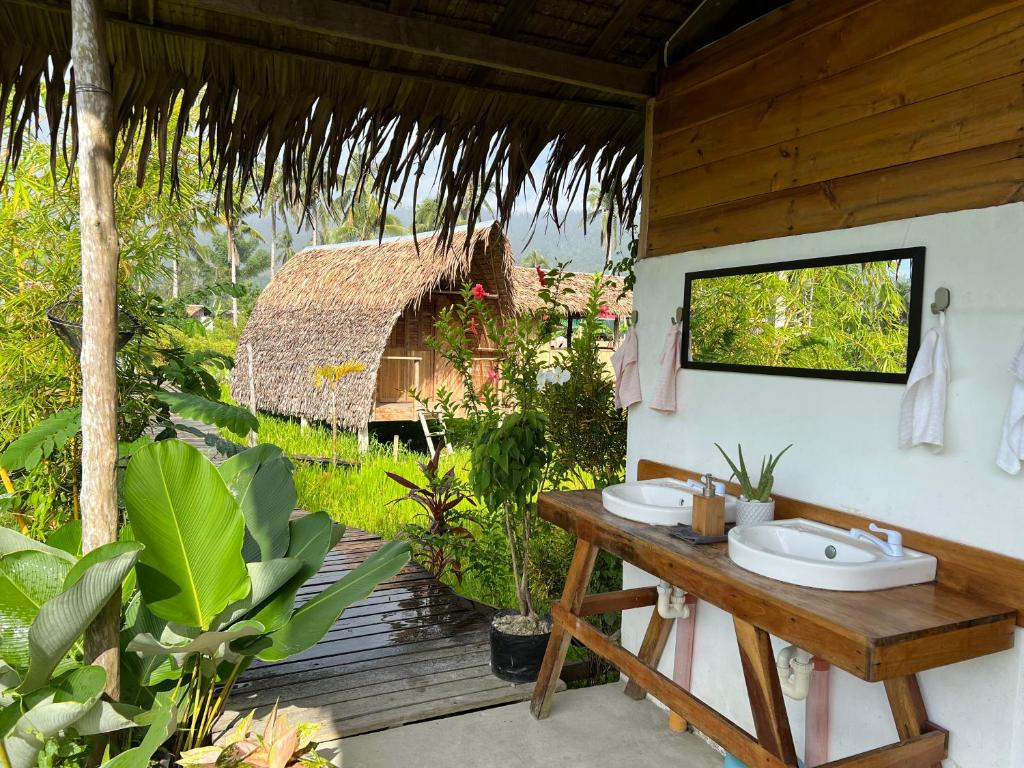 Palayan Paradise Huts photo