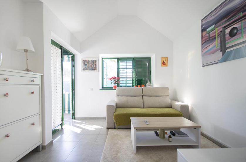Charming bungalow with private garden - 3