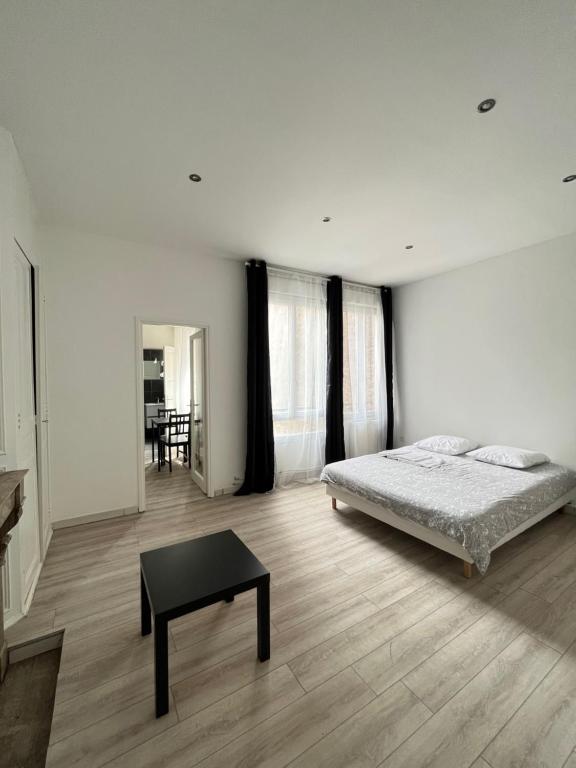 Peacefull, face à la Cathédrale, Remeš