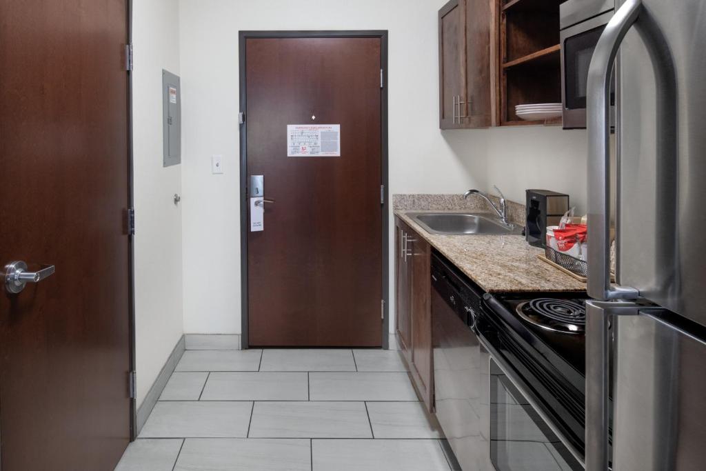 Home Away Kitchen Suites Enid photo