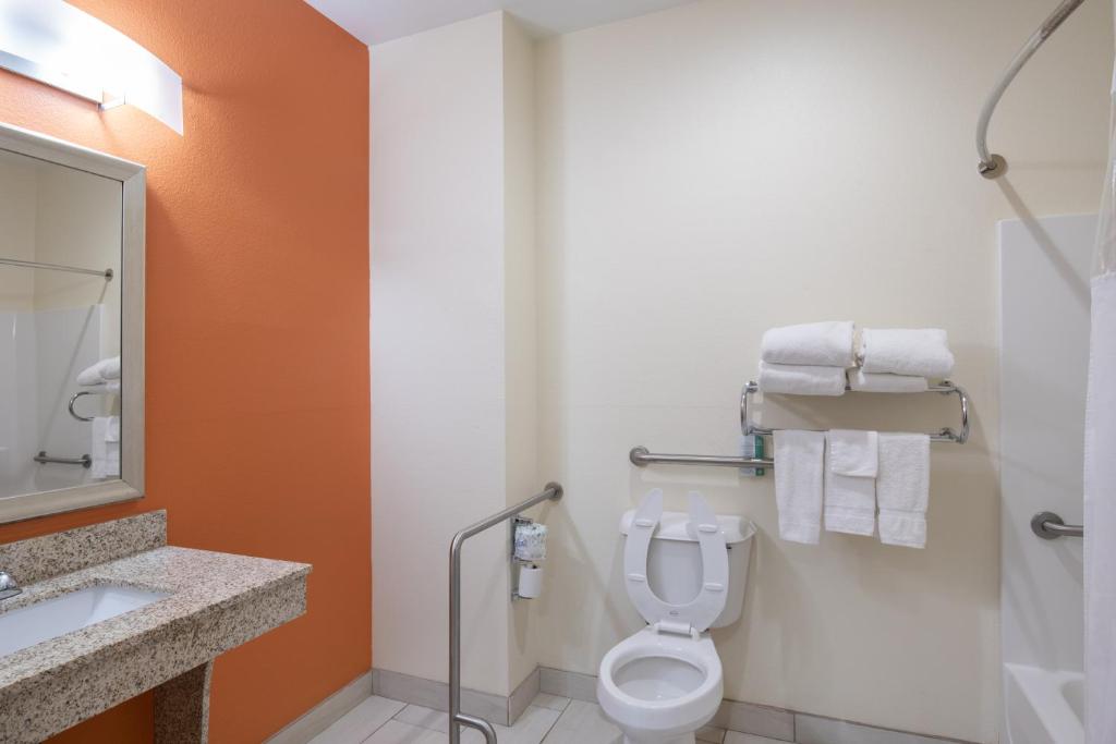 Home Away Kitchen Suites Enid photo
