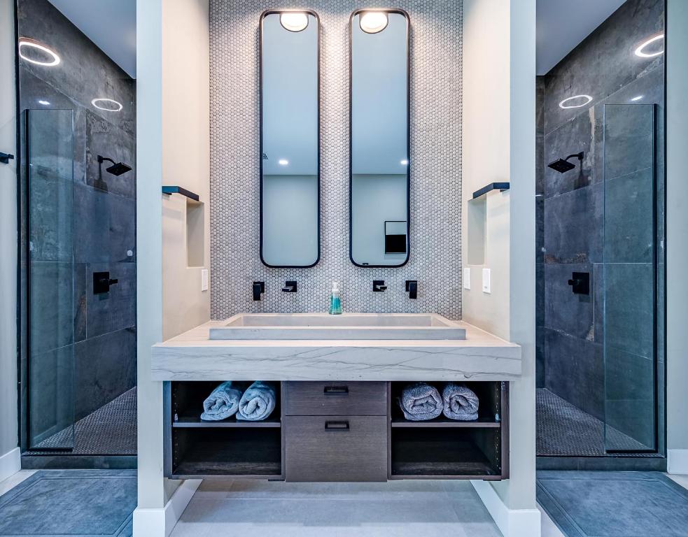 Quiet Modern Estate w/ Guest Home & Heated Pool: Scottsdale photo