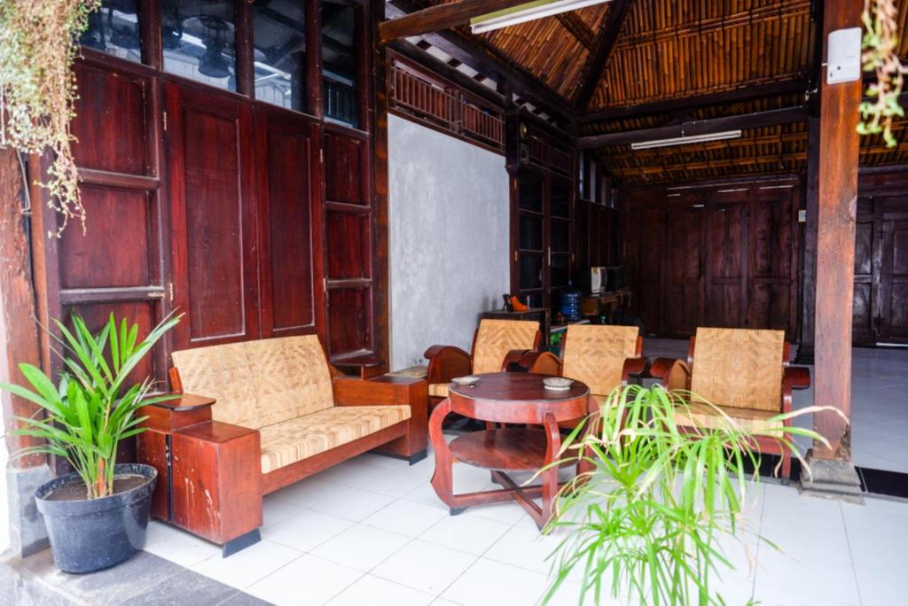 Urbanview Hotel Telu Wolu Monjali by RedDoorz