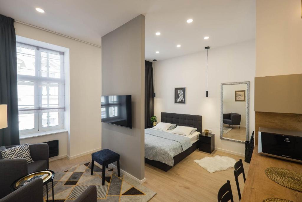 Downtown Excelsior, Záhřeb