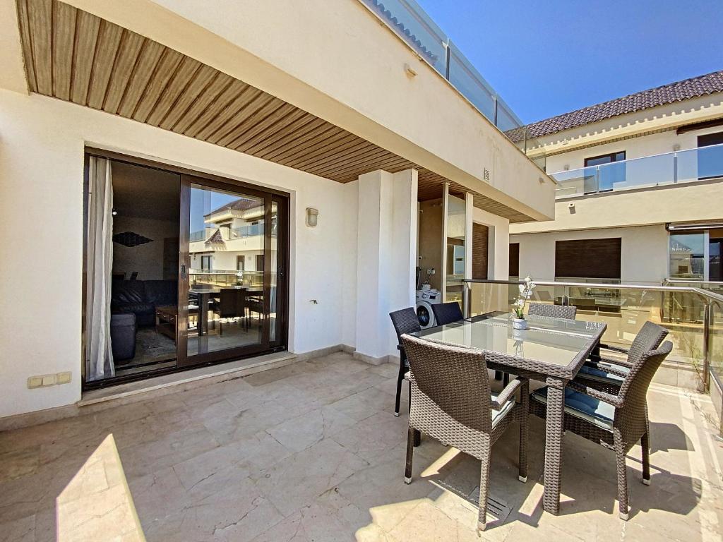 Lovely apartment with pool & sea views - Marina Del Castillo 2129 - 3