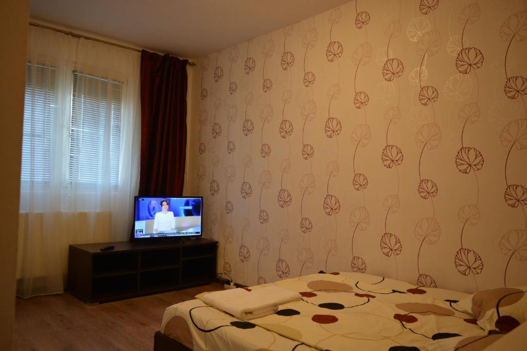 Iulia Studio 9, Bukurešť