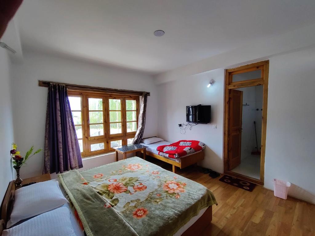 Jig Gyas Guest House photo